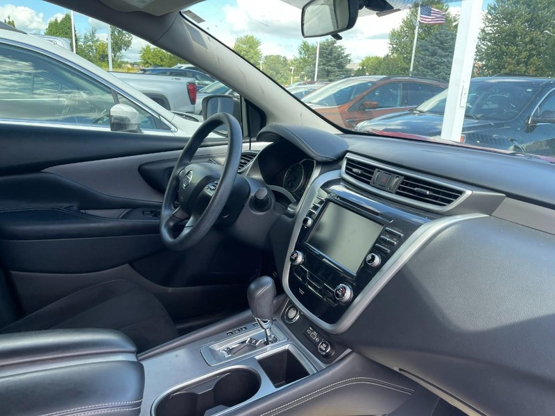 Nissan Murano Vehicle Image 02
