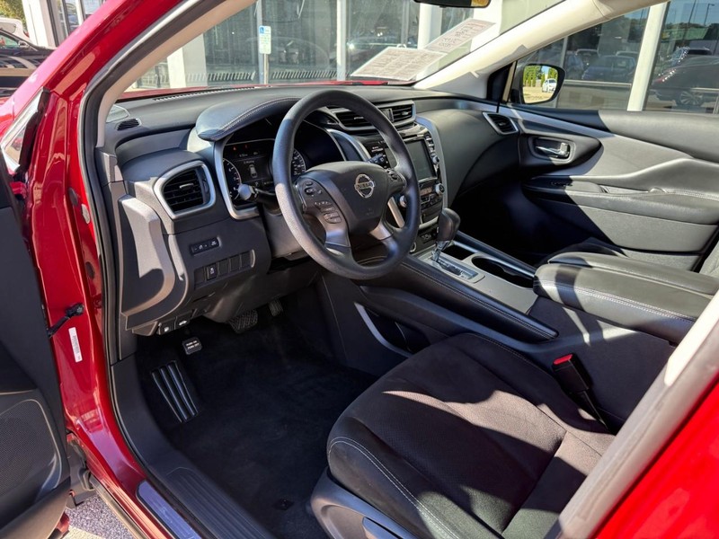 Nissan Murano Vehicle Image 10