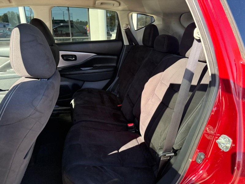 Nissan Murano Vehicle Image 11