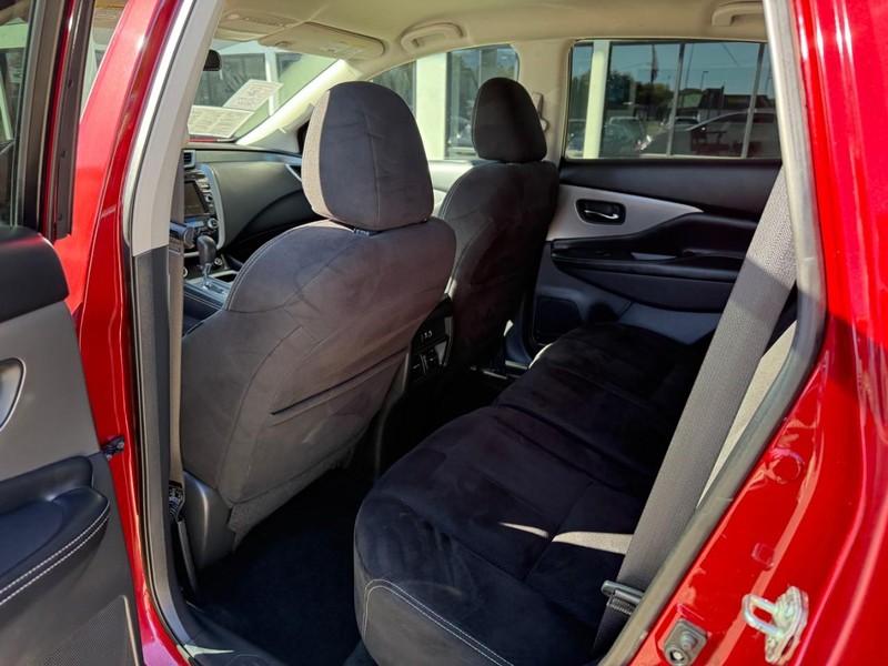 Nissan Murano Vehicle Image 12