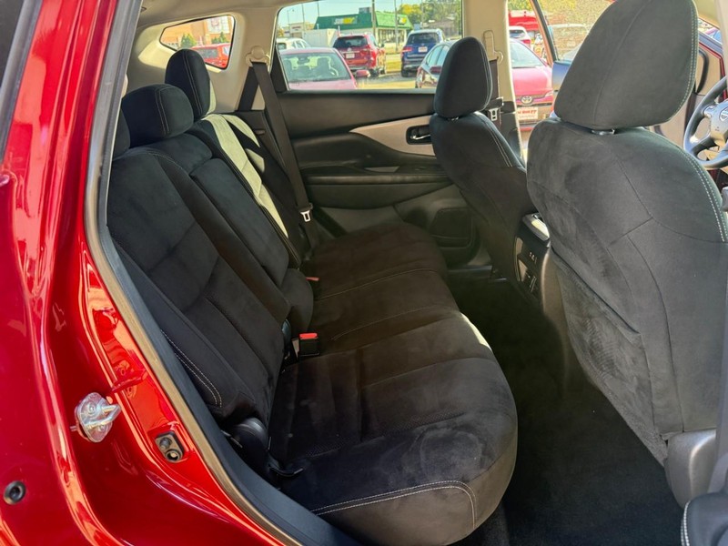 Nissan Murano Vehicle Image 14