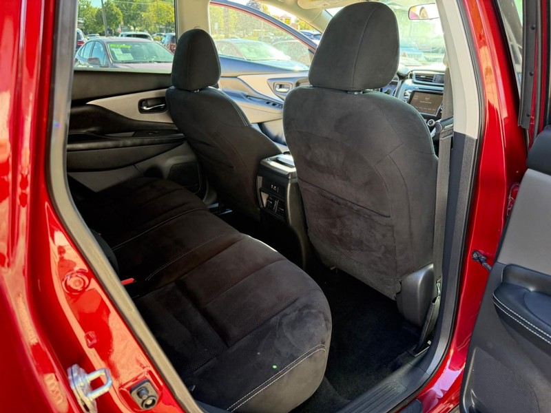 Nissan Murano Vehicle Image 15