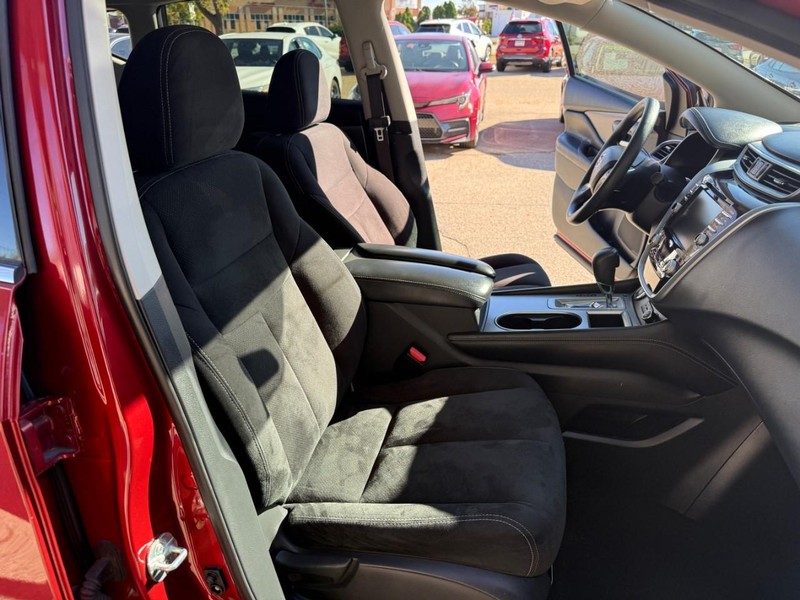 Nissan Murano Vehicle Image 16