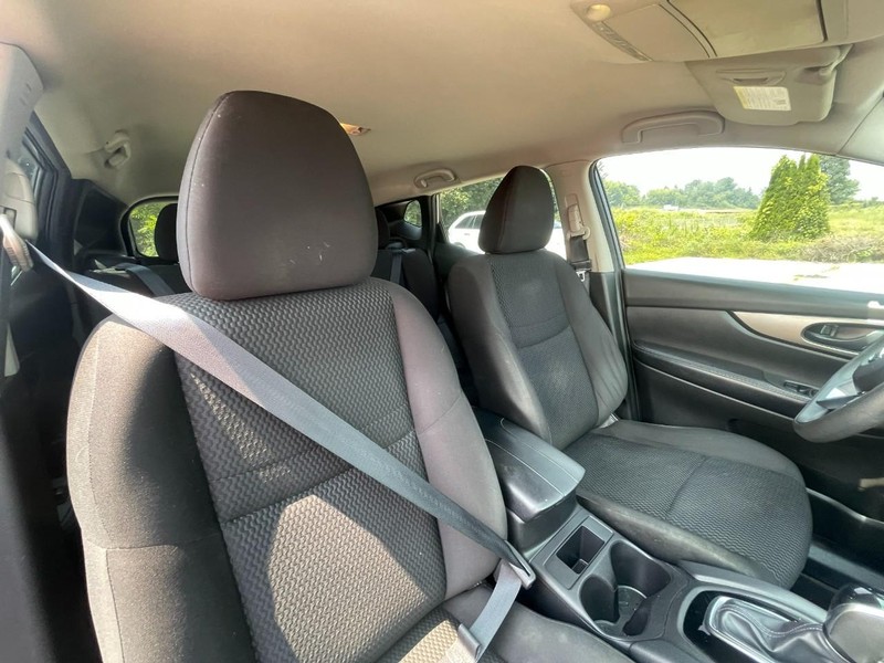 Nissan Rogue Sport Vehicle Image 04