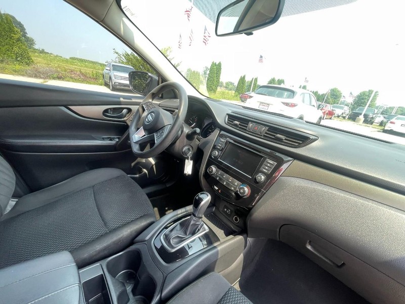 Nissan Rogue Sport Vehicle Image 05