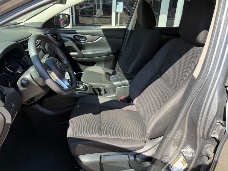 Nissan Rogue Sport Vehicle Image 09