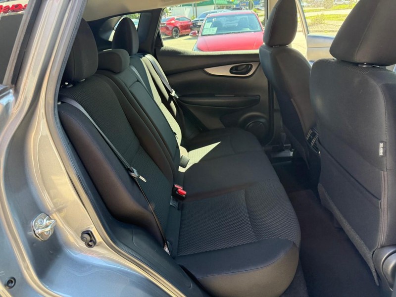 Nissan Rogue Sport Vehicle Image 14