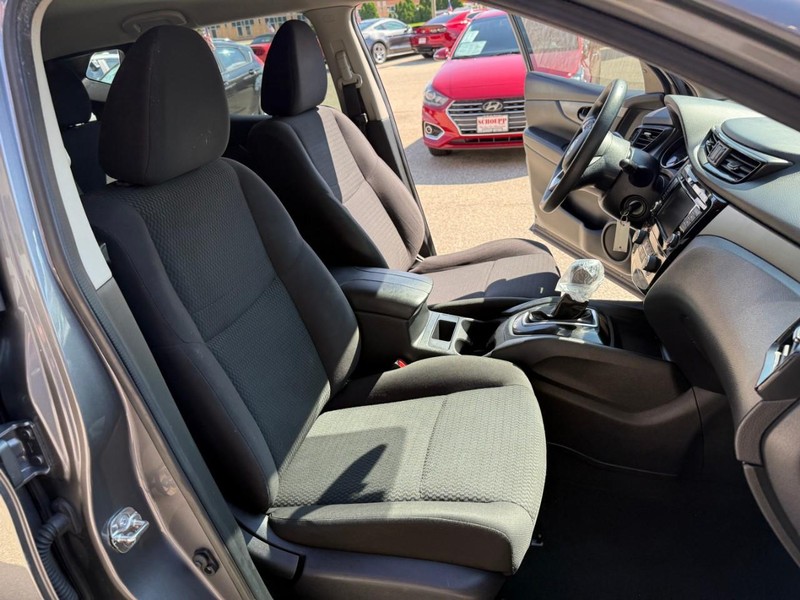 Nissan Rogue Sport Vehicle Image 16
