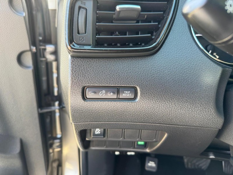 Nissan Rogue Sport Vehicle Image 18