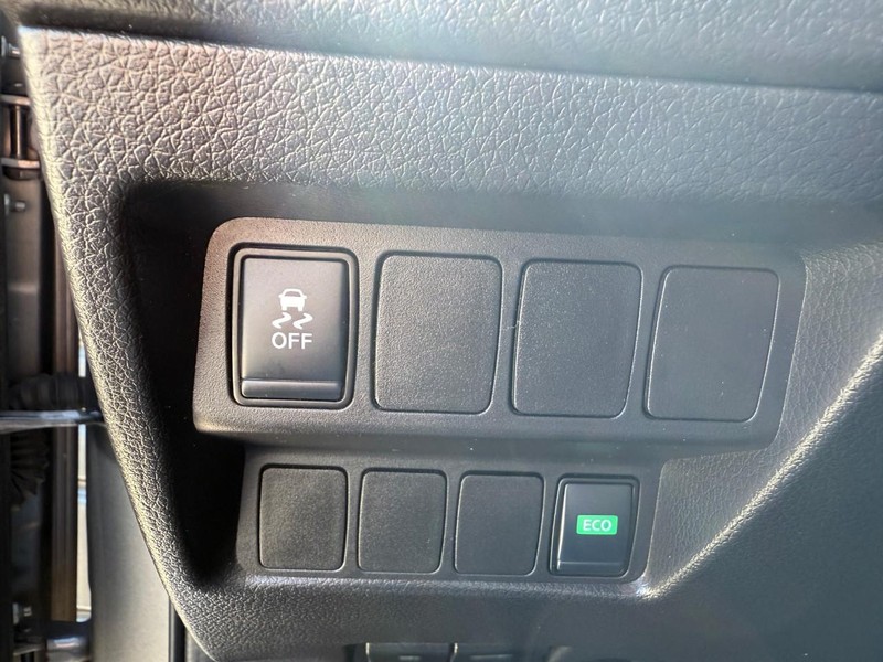 Nissan Rogue Sport Vehicle Image 19