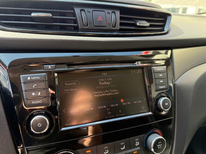 Nissan Rogue Sport Vehicle Image 25