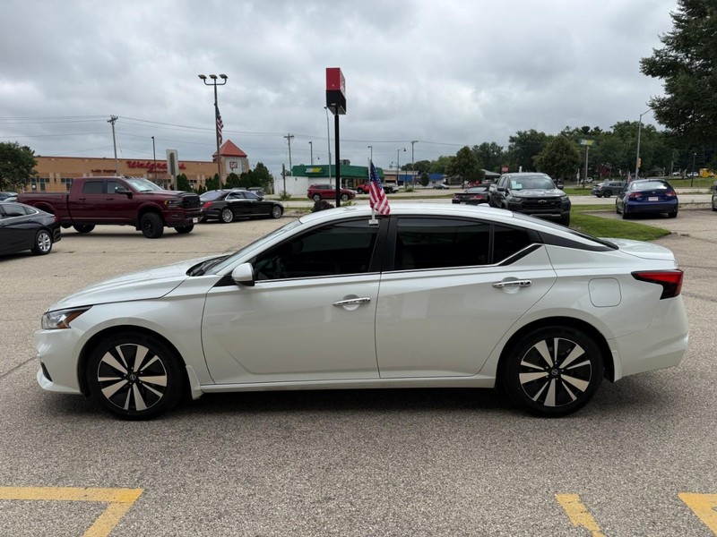 Nissan Altima Vehicle Image 08