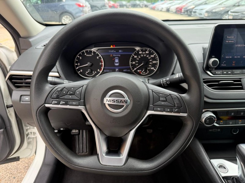 Nissan Altima Vehicle Image 19