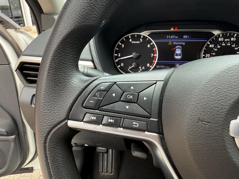 Nissan Altima Vehicle Image 20