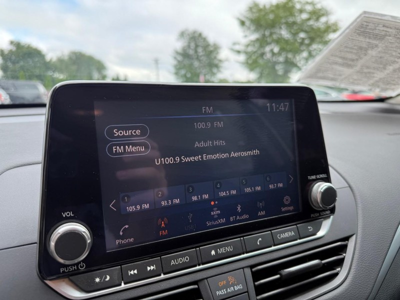Nissan Altima Vehicle Image 24