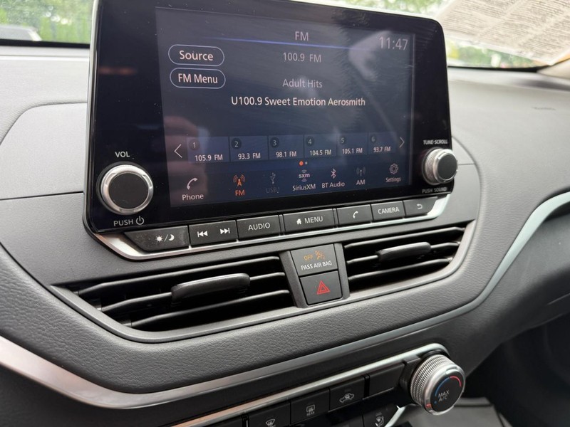Nissan Altima Vehicle Image 25