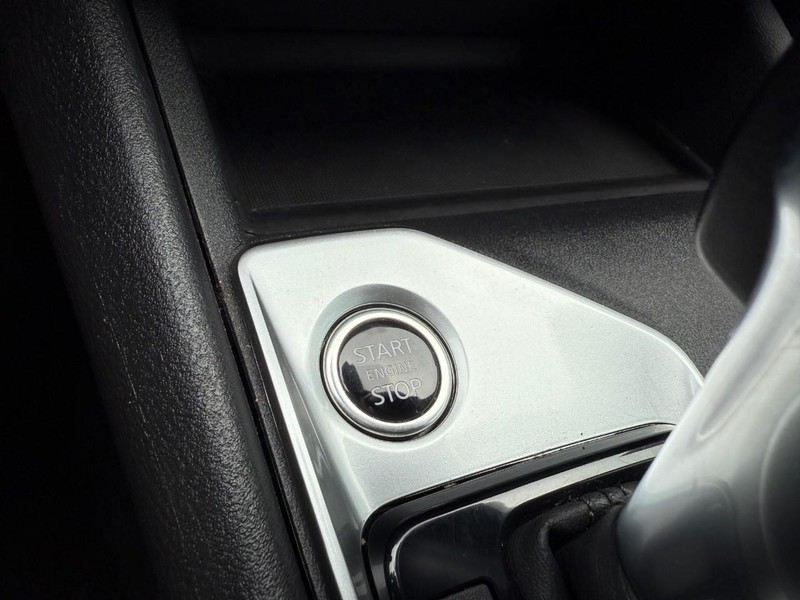 Nissan Altima Vehicle Image 28