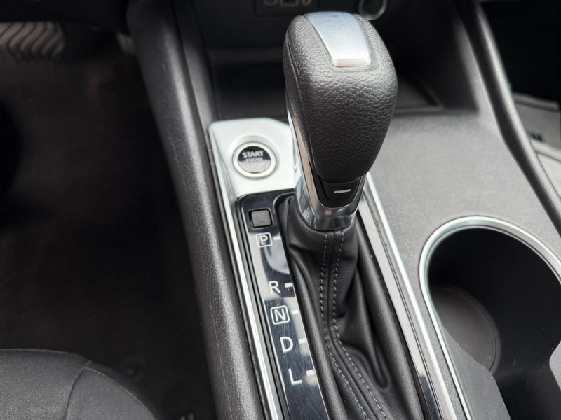 Nissan Altima Vehicle Image 29