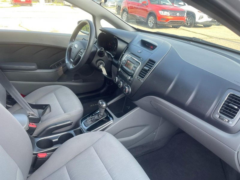 Kia Forte Vehicle Image 02