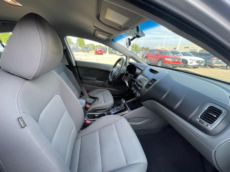 Kia Forte Vehicle Image 03