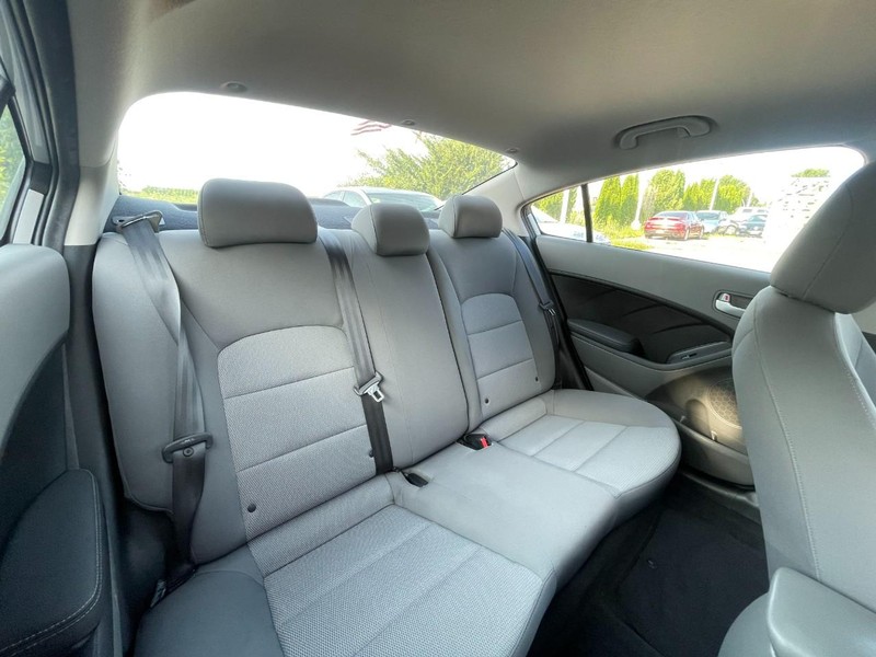 Kia Forte Vehicle Image 04