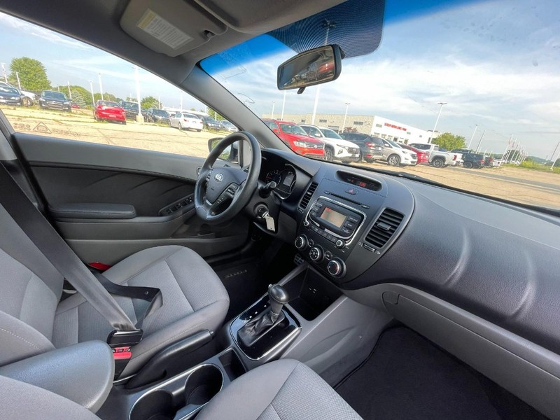 Kia Forte Vehicle Image 05