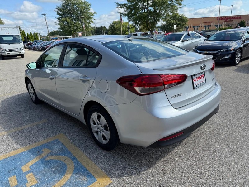 Kia Forte Vehicle Image 07