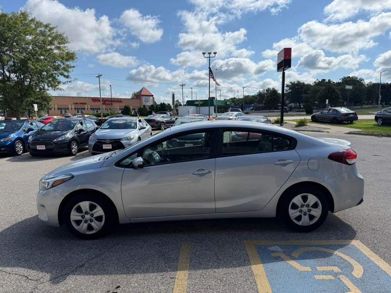 Kia Forte Vehicle Image 08