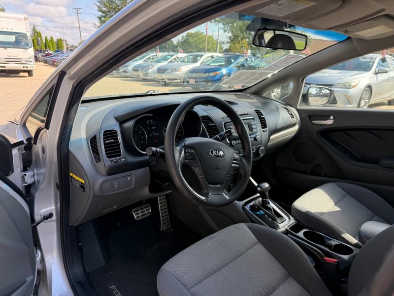 Kia Forte Vehicle Image 10