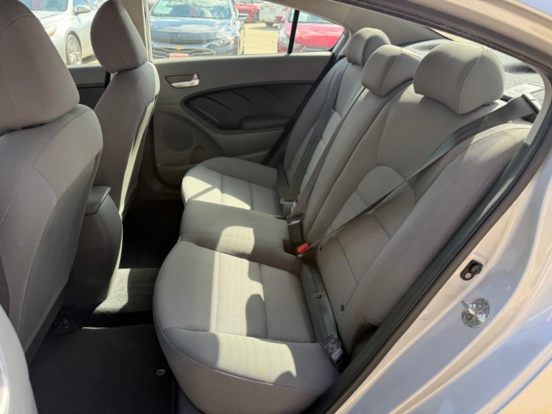 Kia Forte Vehicle Image 11