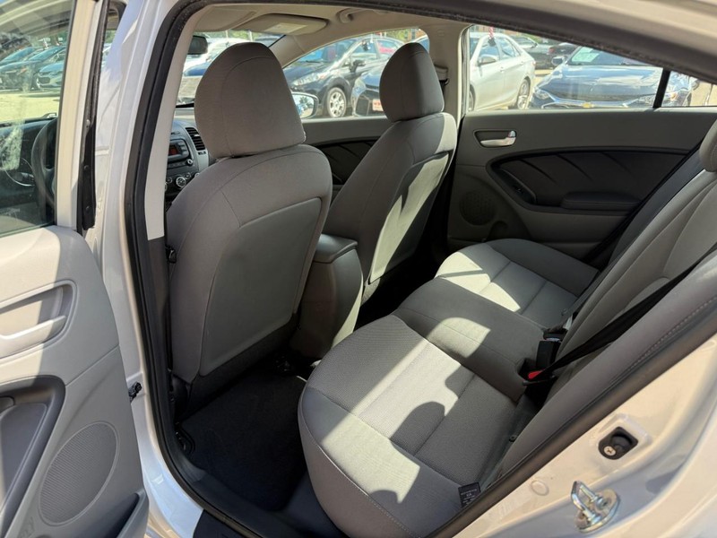 Kia Forte Vehicle Image 12