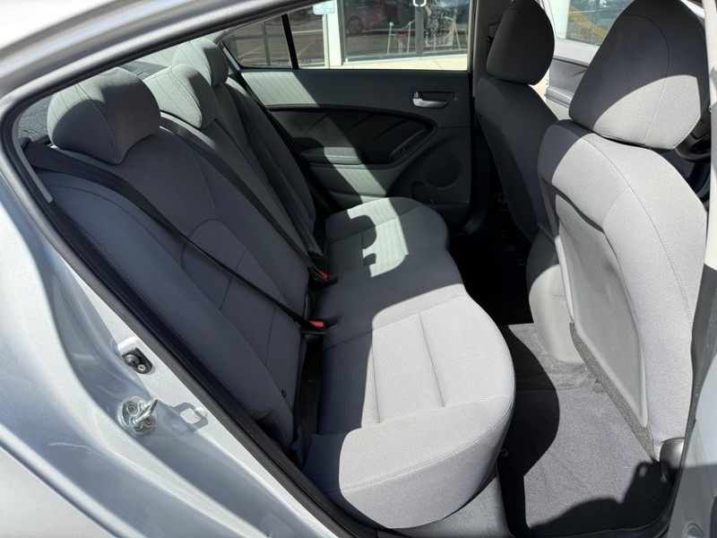 Kia Forte Vehicle Image 13