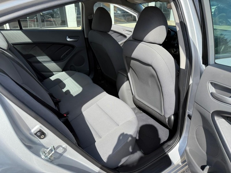 Kia Forte Vehicle Image 14