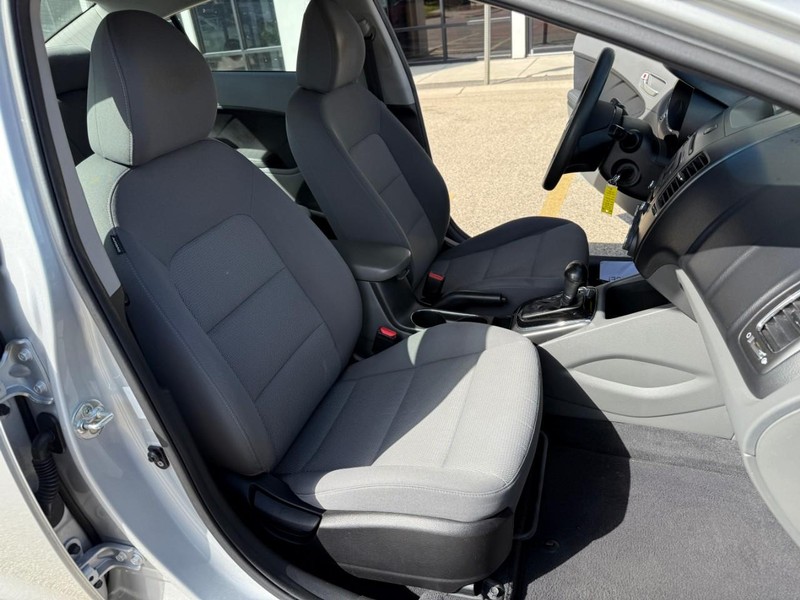 Kia Forte Vehicle Image 15