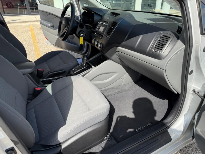 Kia Forte Vehicle Image 16