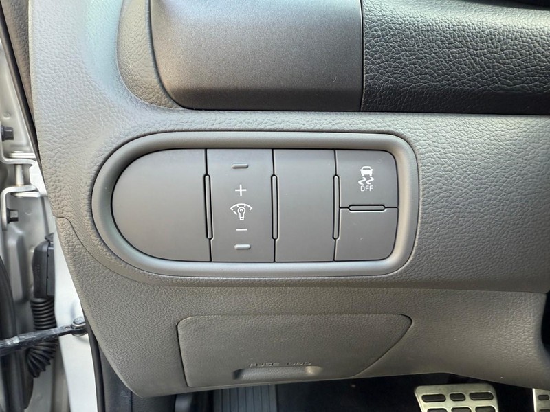Kia Forte Vehicle Image 17