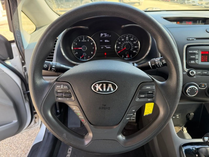 Kia Forte Vehicle Image 18