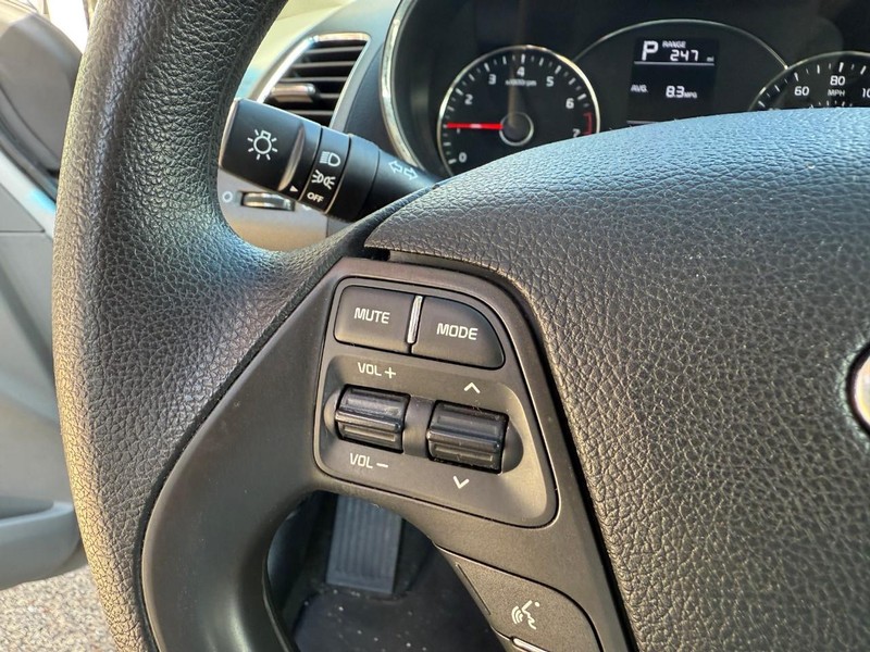 Kia Forte Vehicle Image 19