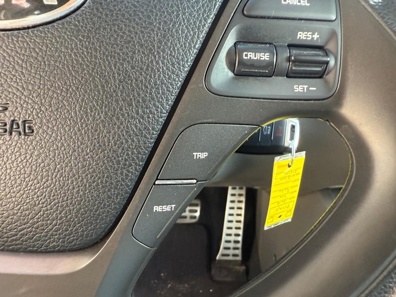 Kia Forte Vehicle Image 24