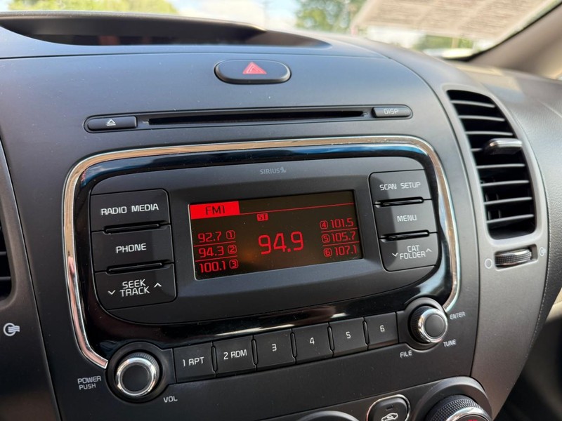 Kia Forte Vehicle Image 25