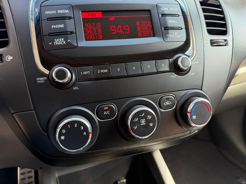 Kia Forte Vehicle Image 26
