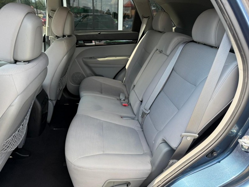 Kia Sorento Vehicle Image 11