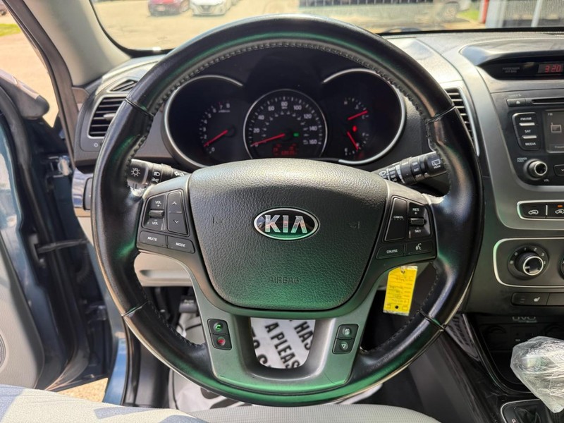 Kia Sorento Vehicle Image 19