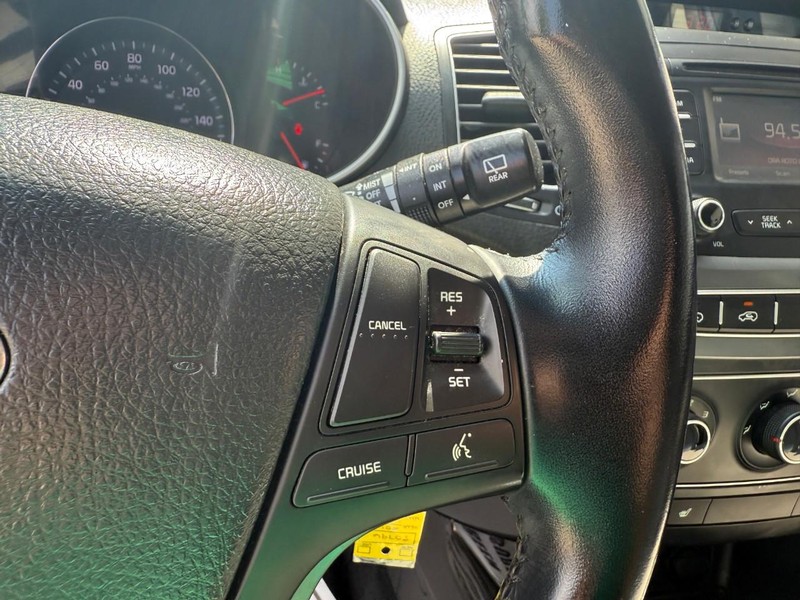 Kia Sorento Vehicle Image 23
