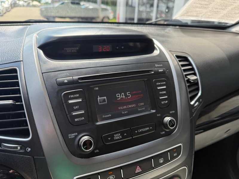 Kia Sorento Vehicle Image 26