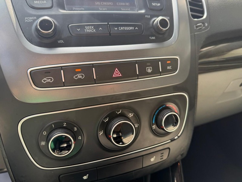 Kia Sorento Vehicle Image 27