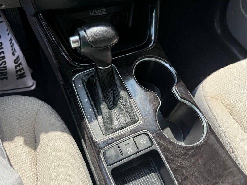 Kia Sorento Vehicle Image 30