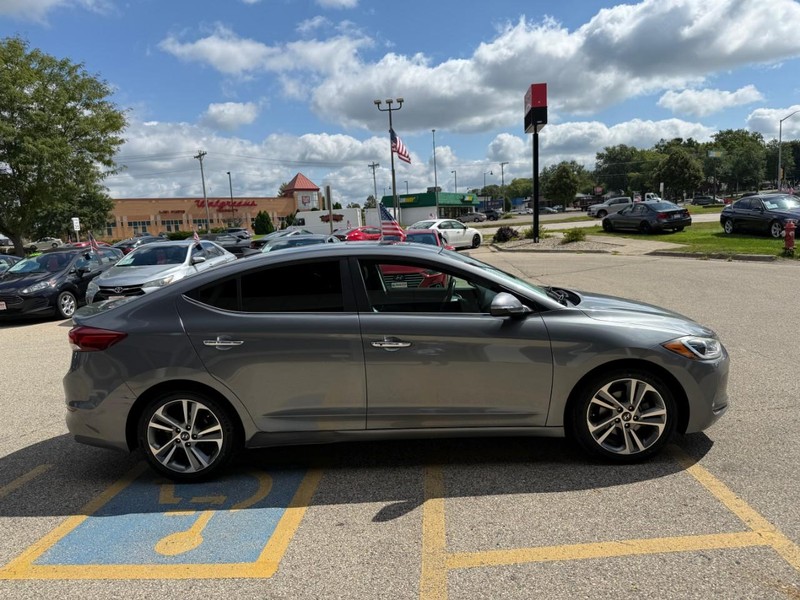 Hyundai Elantra Vehicle Image 04