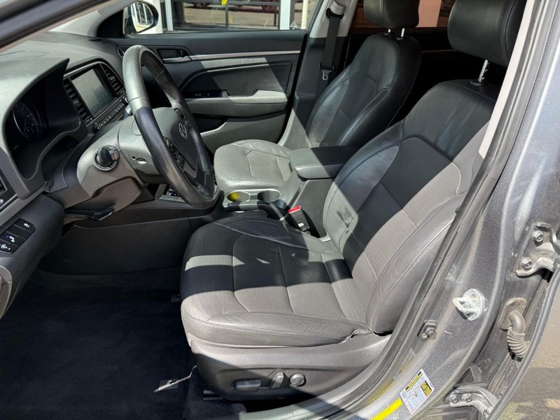 Hyundai Elantra Vehicle Image 09