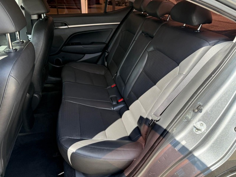 Hyundai Elantra Vehicle Image 11